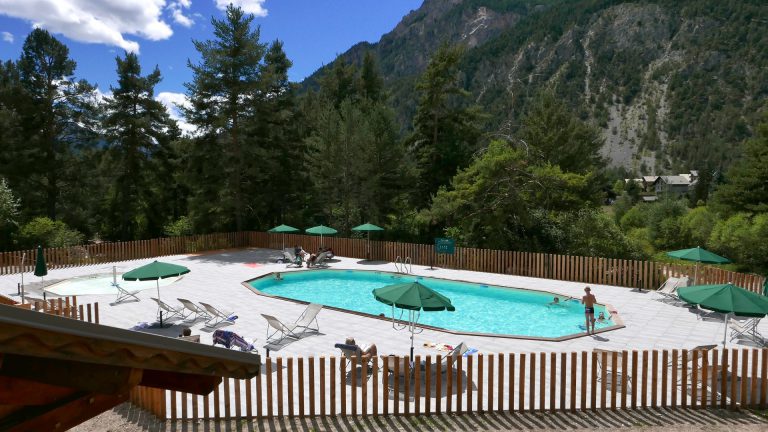 Camping Huttopia La Clarée zwembad 2 768x432
