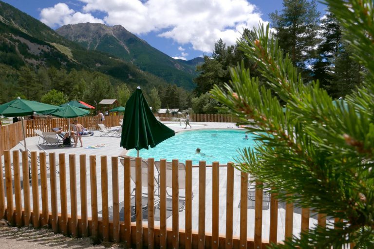 Camping Huttopia La Clarée zwembad 768x513