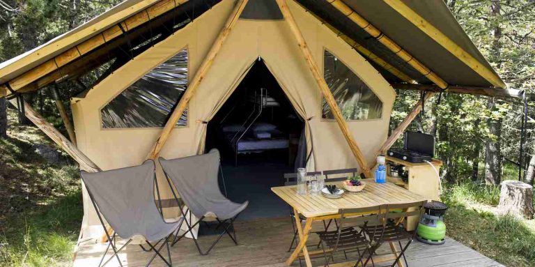 Camping Huttopia Les Falaises Normandie safaritent huren 768x383