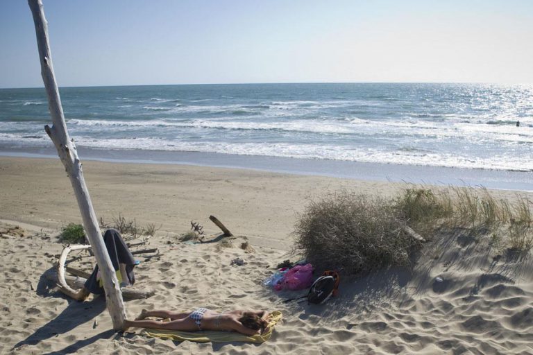Camping Huttopia Oléron les Chênes Verts duinen 768x512