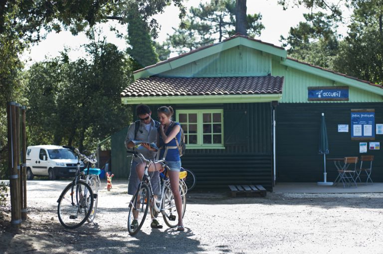 Camping Huttopia Oléron les Chênes Verts fietsverhuur 768x511