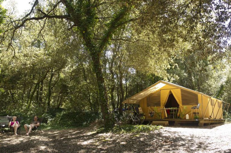 Camping Huttopia Oléron les Chênes Verts safariten huren 768x511