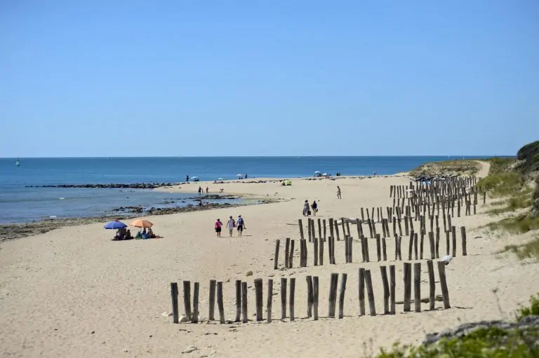 Camping Huttopia Oléron les Chênes Verts strand 768x511