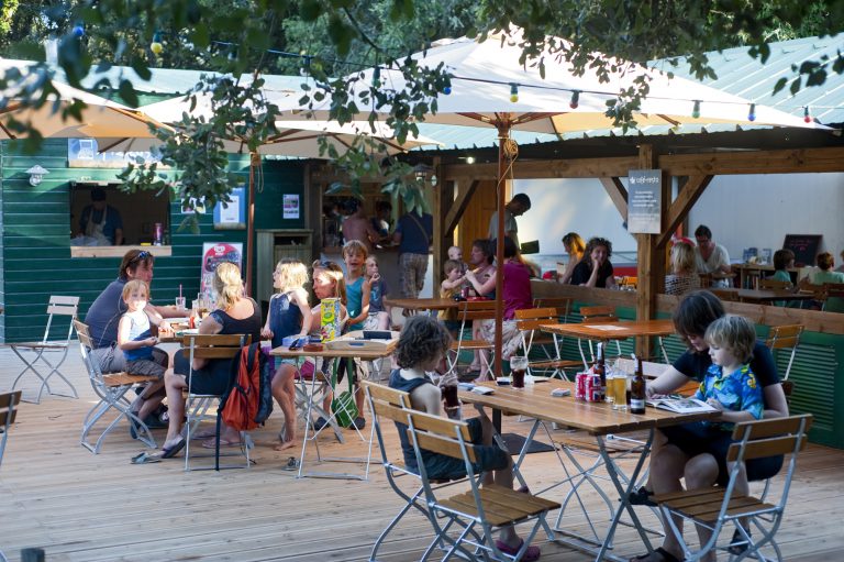 Camping Huttopia Oléron les Chênes Verts terras 768x511