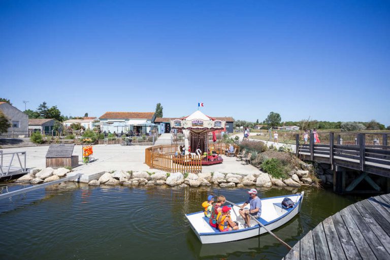 Camping Huttopia Oléron les Pins in Saint Trojan les Bains bootje varen 768x512