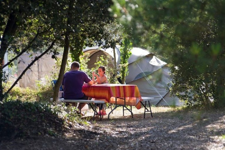 Camping Huttopia Oléron les Pins in Saint Trojan les Bains staanplaatsen 2 768x511