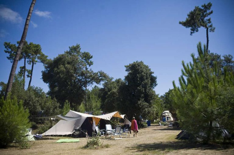 Camping Huttopia Oléron les Pins in Saint Trojan les Bains staanplaatsen 768x511