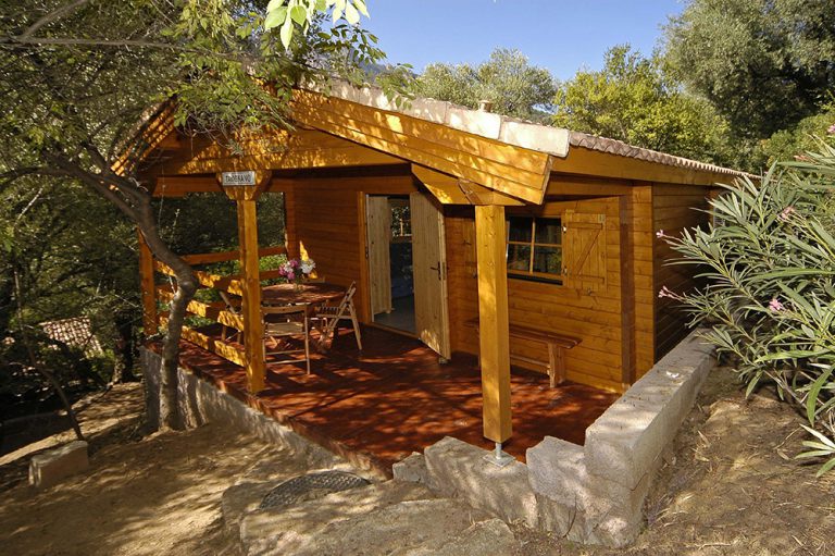 Camping Isulottu in Morsiglia op Corsica chalet huren 768x511