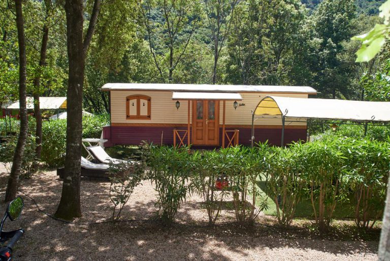 Camping Les Oliviers in Ota op Corsica Pipowagen huren 768x513