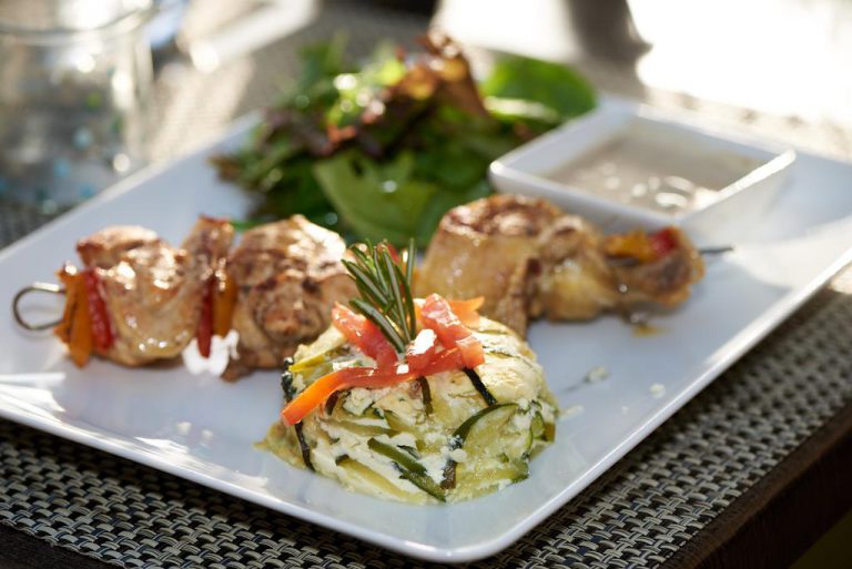 Camping Les Oliviers in Ota op Corsica restaurant 768x513