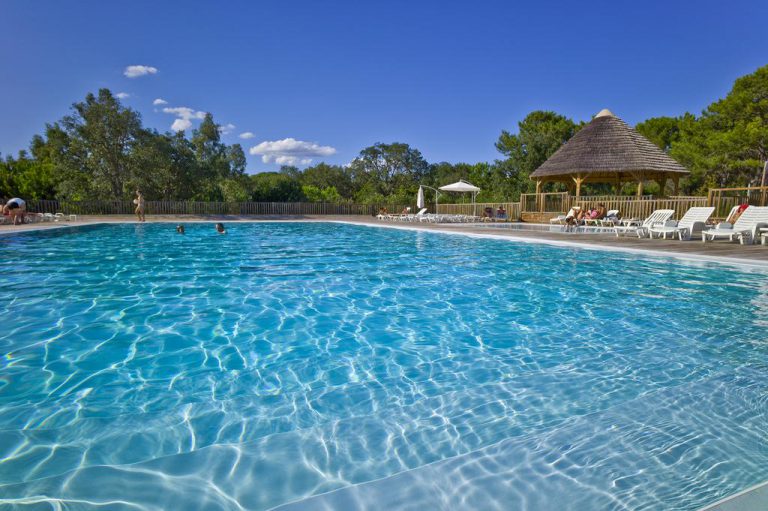 Camping San Damiano Corsica zwembad 768x511