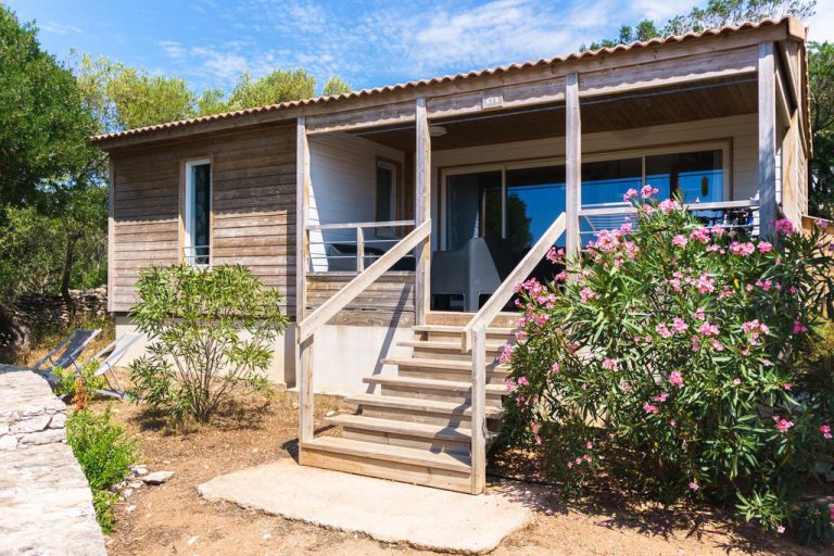 Camping U Farniente Pertamin in Bonifacio op Corsica gite huren 768x512