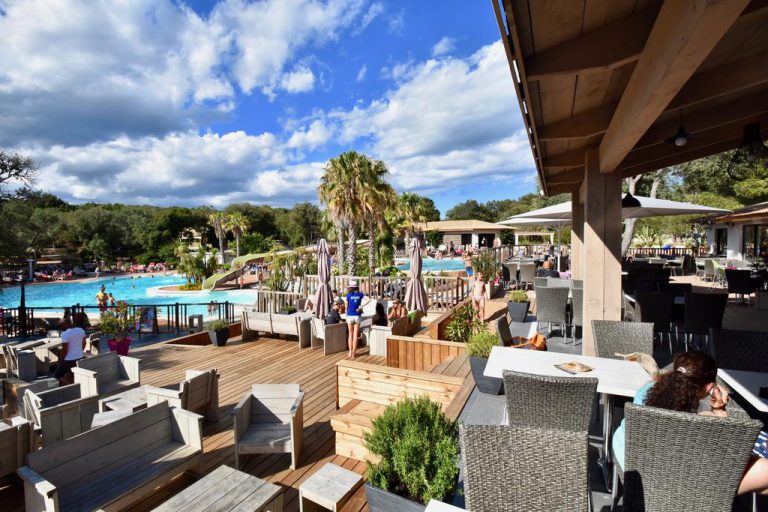 Camping U Farniente Pertamin in Bonifacio op Corsica terras 768x512