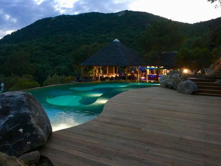 Camping U Libecciu in Olmeto op Corsica zwembad 768x576