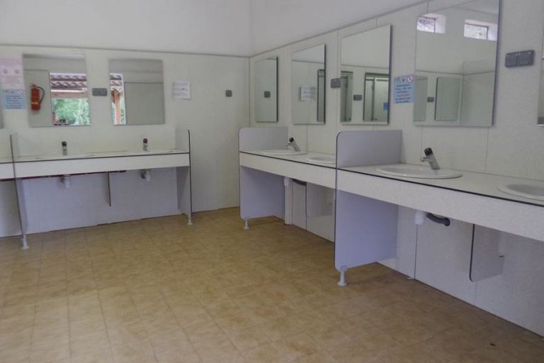 Camping U sole Marinu Corsica sanitair 768x512