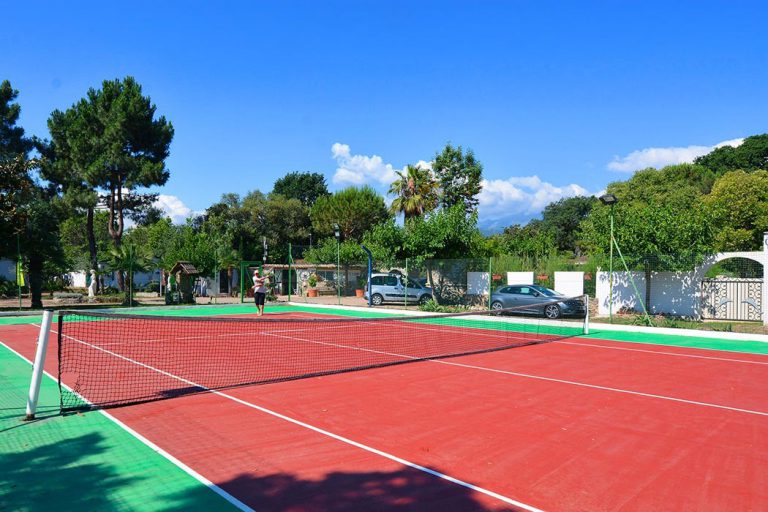 Camping Via Romana Corsica tennisbaan 768x512
