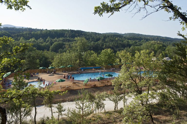 Camping Village Huttopia Sud Ardèche ligging 768x511