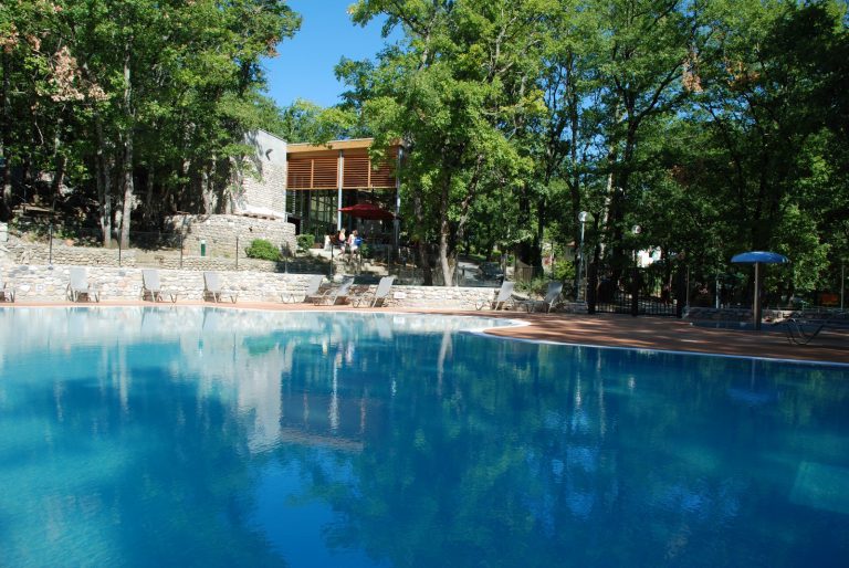 Camping Domaine des Blachas Ardechezwembad 768x514