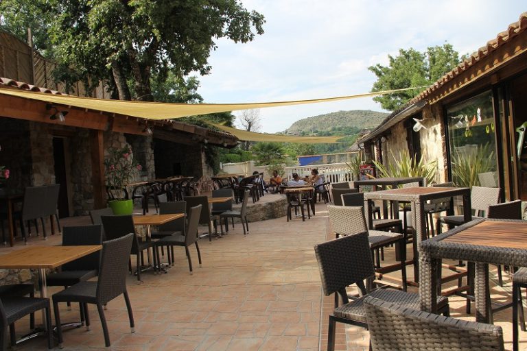 Camping Domaine des Chênes terras 768x512