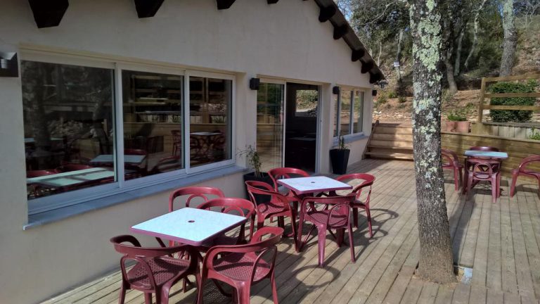 Camping Ibie Ardeche terras 768x432