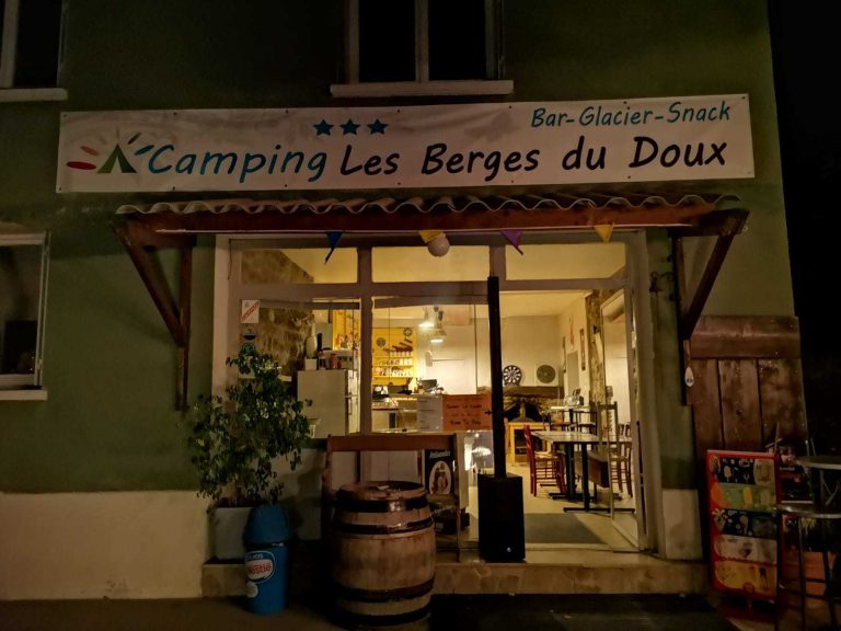 Camping les Berges du Doux Ardeche bar 768x576