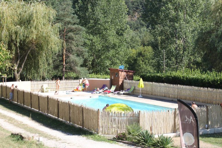 Camping les Berges du Doux Ardeche zwembad 768x512