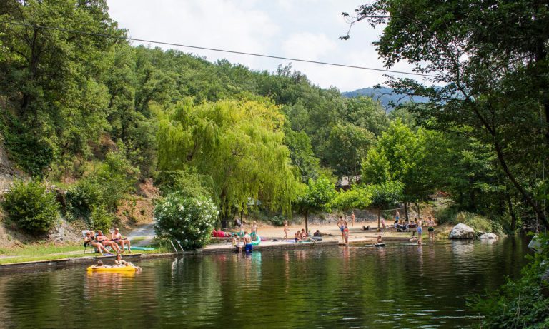 Camping Canigou rivier 2 768x461