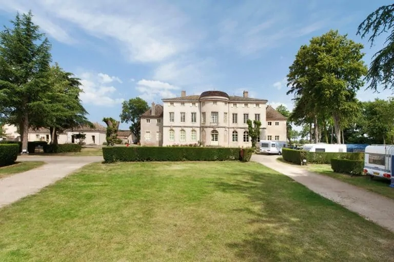 Camping Château de l Epervière staanplaatsen 768x512