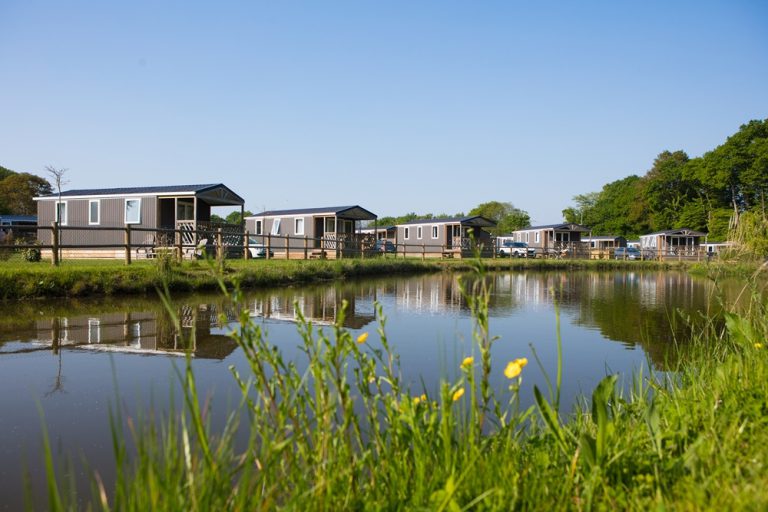 Camping Domaine du Logis stacaravan Bretagne huren 768x512