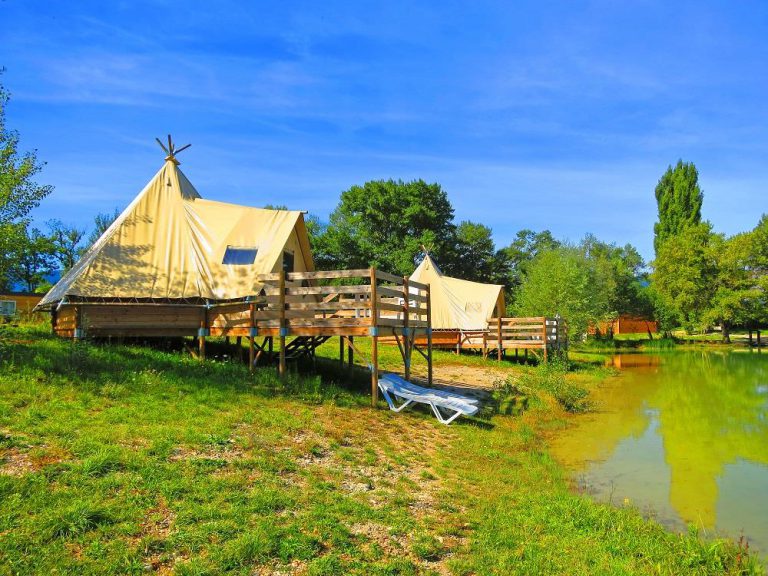 Camping Le Lac Bleu Drome Tipi huren 768x576