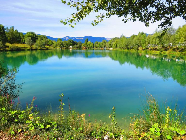 Camping Le Lac Bleu Drome aan een meer 768x576