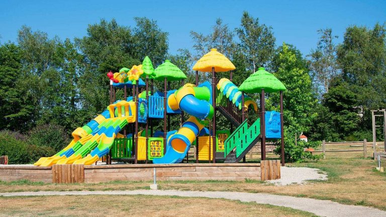 Camping Les Genêts Salles Curan safaritenten huren 768x432