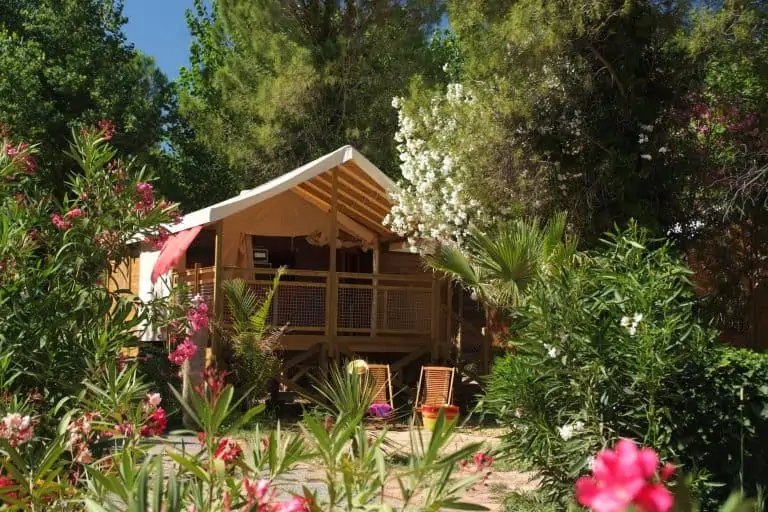 Camping Les Pêcheurs lodegtent huren 768x512