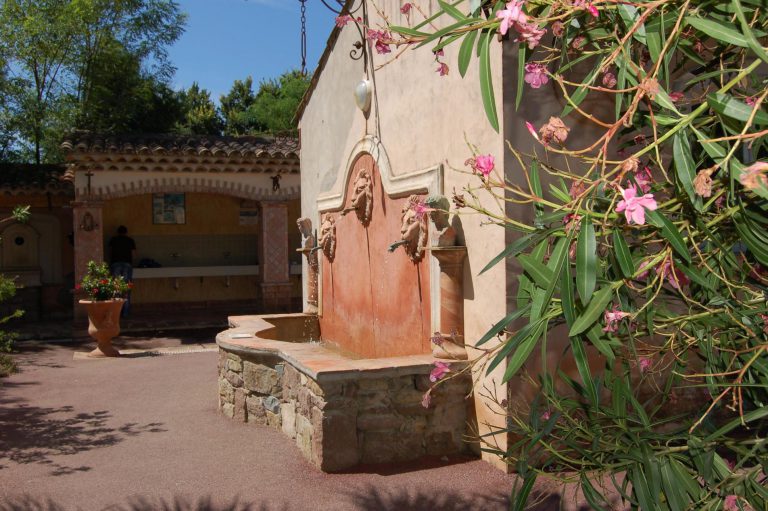 Camping Les Pêcheurs sanitair 768x511