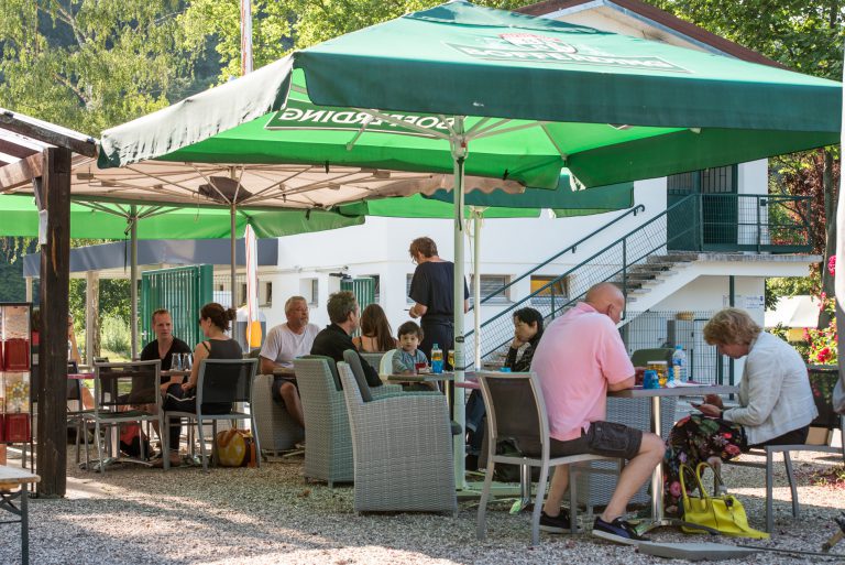 Camping de la Moselle terras 768x513