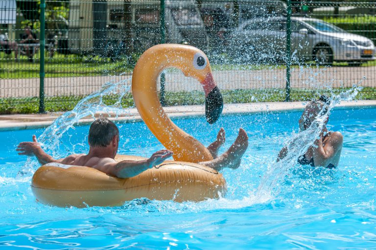 Camping de la Moselle zwembad 768x511