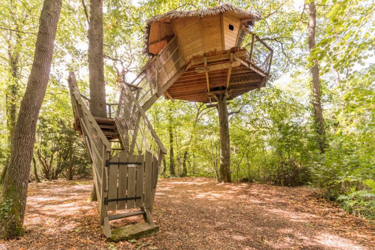 Camping le Petit Trianon de Saint Ustre boomhut huren 768x512