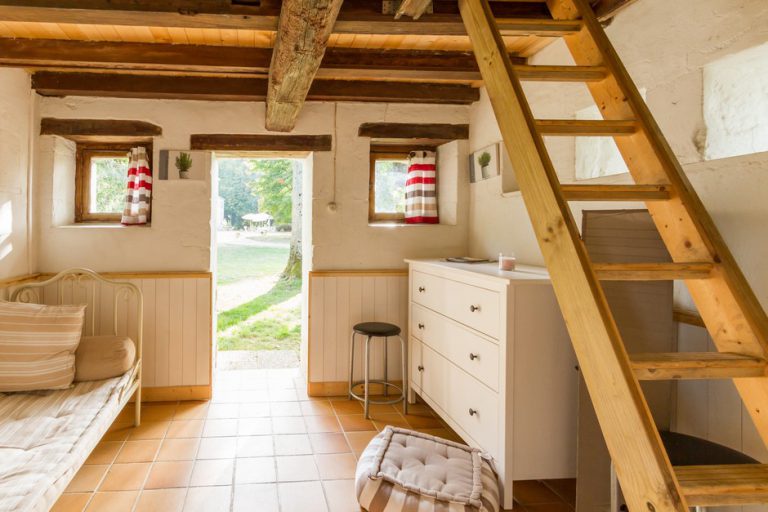 Camping le Petit Trianon de Saint Ustre gites huren 768x512