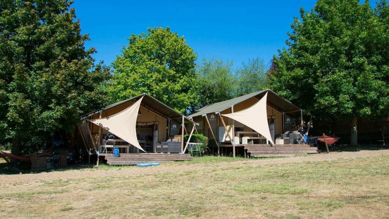 Camping le Petit Trianon de Saint Ustre safaritent huren 768x432