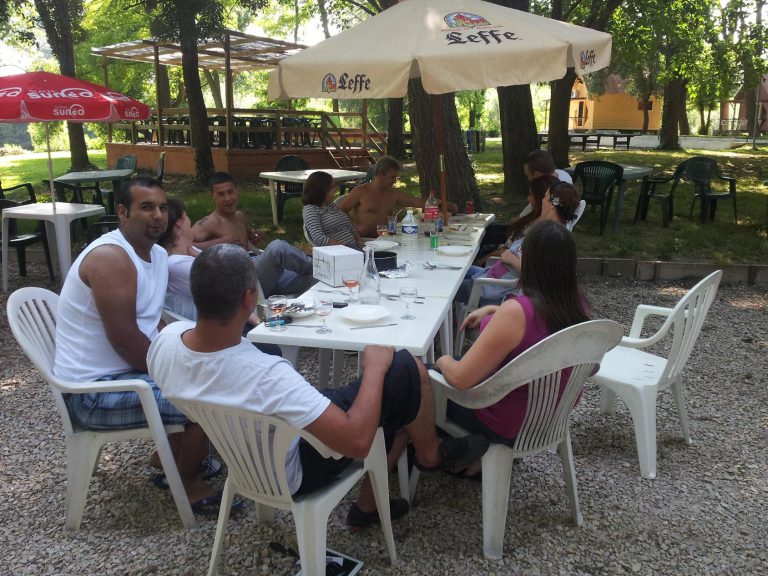 Camping Bellerive Provence terras 768x576