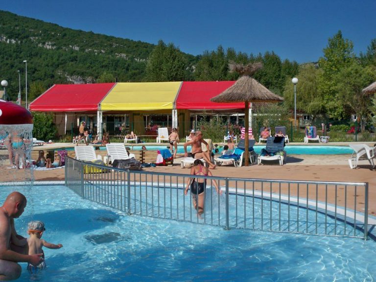 Camping L Île de la Comtesse kinderbad 768x576