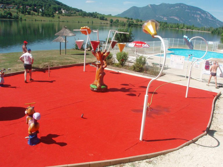 Camping Le Lac Du Lit Du Roi waterspeeltuin 768x576