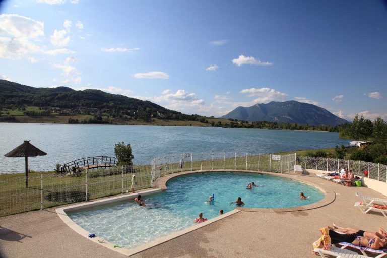 Camping Le Lac Du Lit Du Roi zwembad 768x512