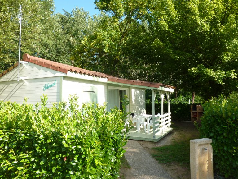 Camping du Lac in Cormoranche sur Saône chalet huren 768x576