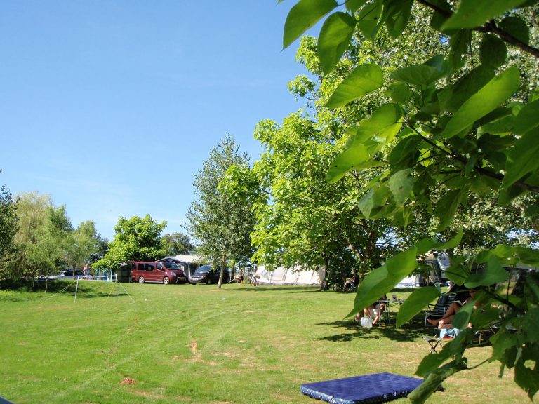 Camping Belle Vue Dordogne staanplaatsen 768x576
