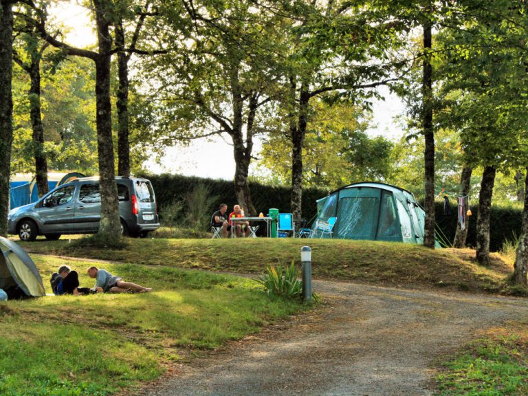 Camping Bellevue Aveyron staanplaatsen 768x576