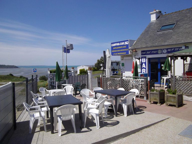 Camping Bellevue Mer Bretagne terras 768x576