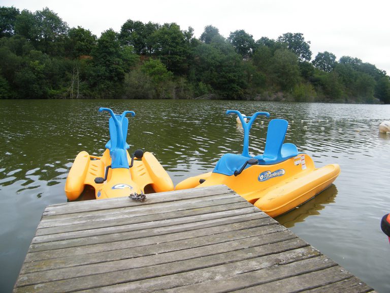 Camping Coulvée waterfietsen 768x576