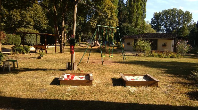 Camping D auberoche Dordogne speeltuin 768x429