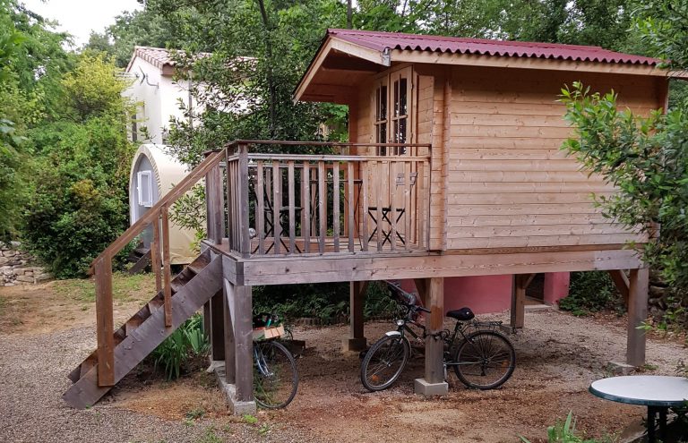 Camping De La Colline Drome chalet huren 768x495